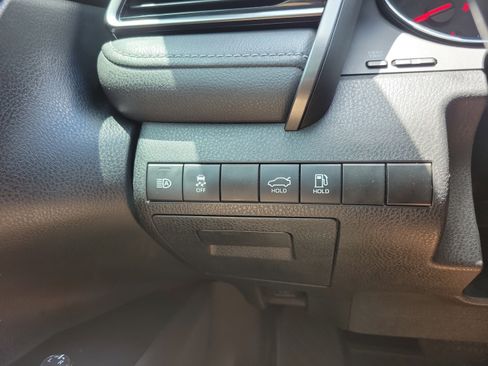 Used 2020 Toyota Camry XSE FWD image 19