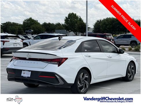 Used 2025 Hyundai Elantra Sport FWD image 5