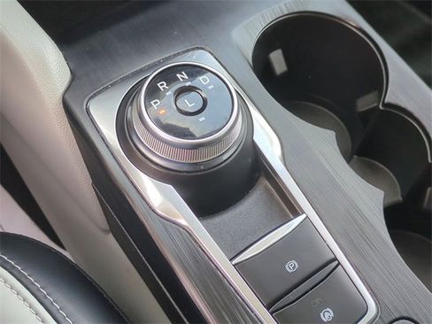 Used 2025 Ford Escape SE w/ Class II Trailer Tow Package image 27