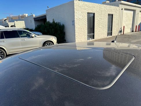 Used 2017 Ford Fusion SE w/ Fusion SE Technology Package image 8