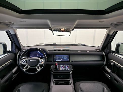 Used 2020 Land Rover Defender 110 First Edition image 28