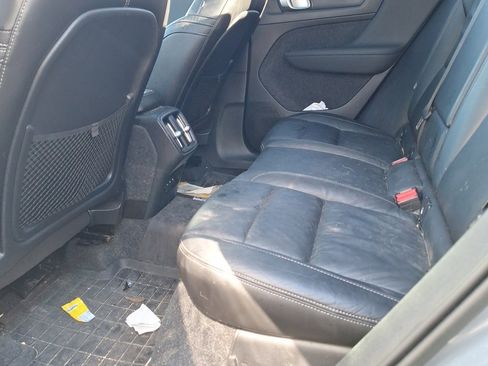 Used 2023 Volvo XC40 B5 Plus image 14