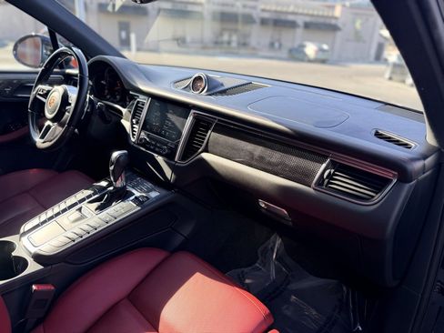 Used 2017 Porsche Macan GTS image 23