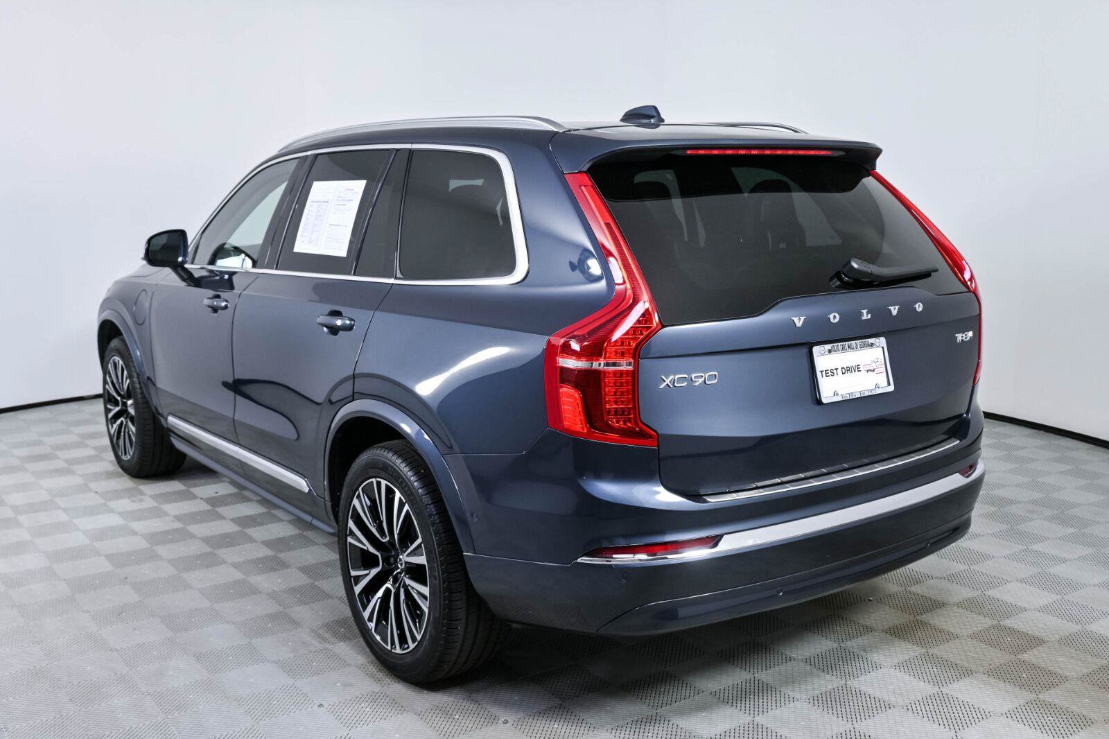 Used 2025 Volvo XC90 T8 Plus w/ Protection Package Premier AWD/4WD image 3