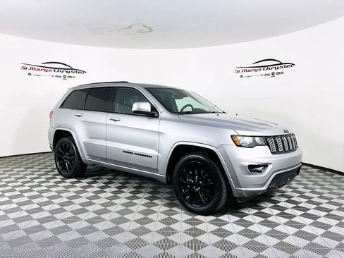 Used 2020 Jeep Grand Cherokee Altitude image 1
