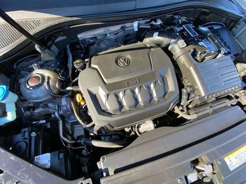 Used 2022 Volkswagen Tiguan SE image 32