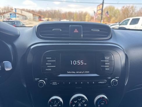 Used 2018 Kia Soul FWD image 27