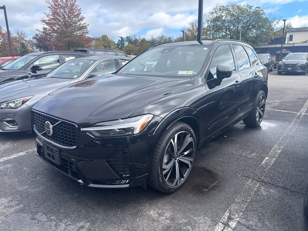 Used 2023 Volvo XC60 B5 Ultimate w/ Climate Package AWD/4WD image 3