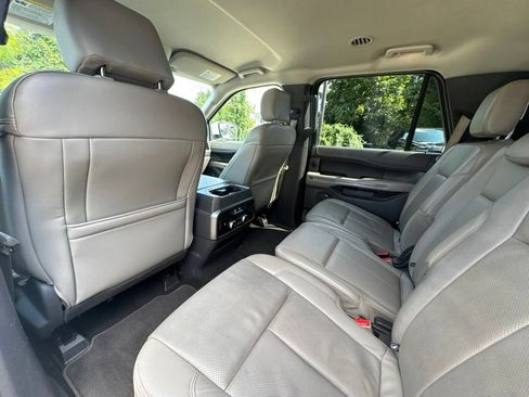 Used 2018 Ford Expedition XLT w/ Equipment Group 202A AWD/4WD image 20