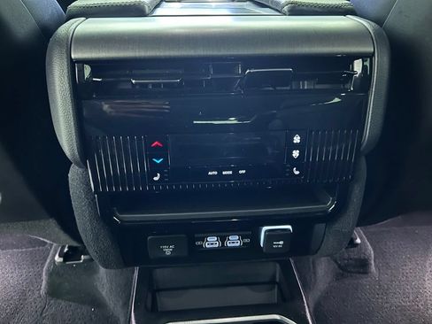 Used 2024 Jeep Wagoneer Series II AWD/4WD image 29