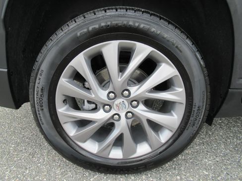 Used 2025 Buick Enclave Preferred w/ Power Package FWD image 8