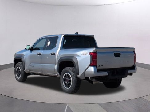 Used 2025 Toyota Tacoma TRD Off-Road AWD/4WD image 3