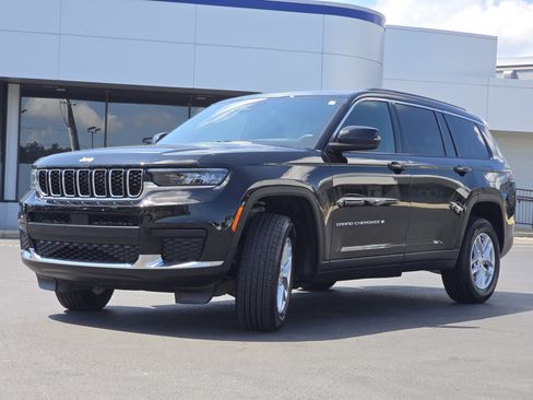 Used 2024 Jeep Grand Cherokee L Laredo AWD/4WD image 3