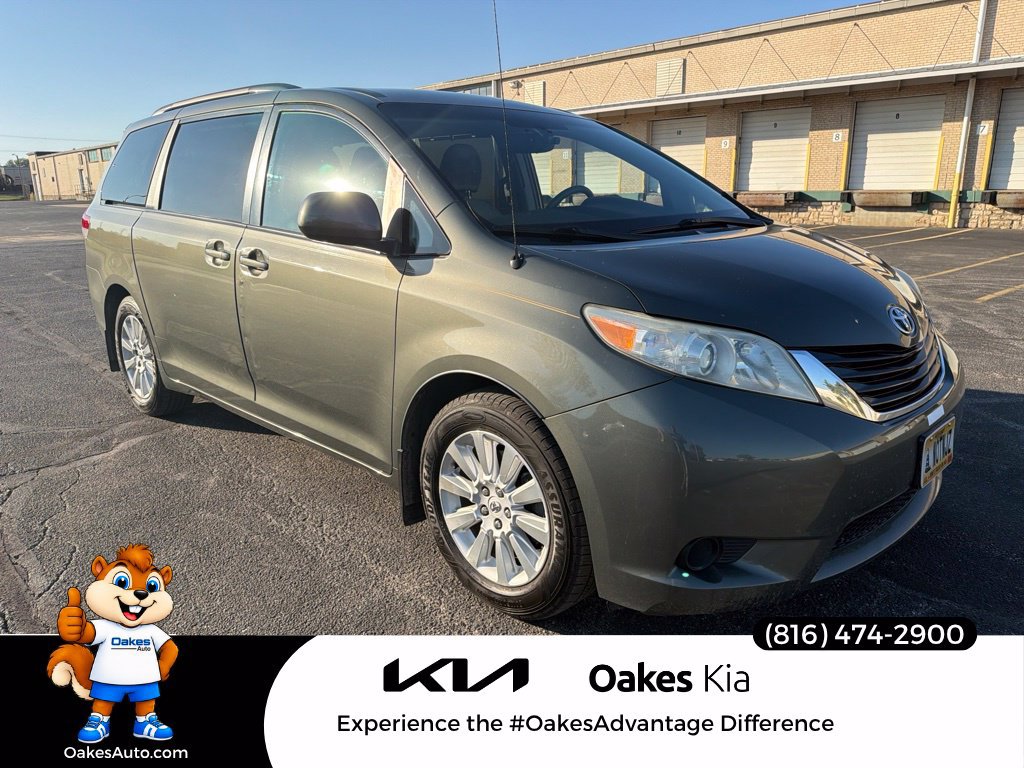 Used 2012 Toyota Sienna LE w/ Towing Pkg AWD/4WD image 1
