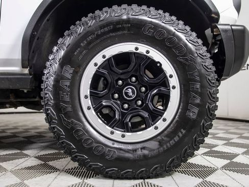 Used 2023 Ford Bronco Badlands w/ Sasquatch Package AWD/4WD image 36