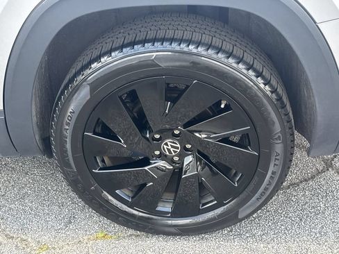 Used 2025 Volkswagen Atlas SE w/ Panoramic Sunroof Package FWD image 18