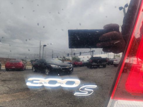 Used 2019 Chrysler 300 S AWD/4WD image 9