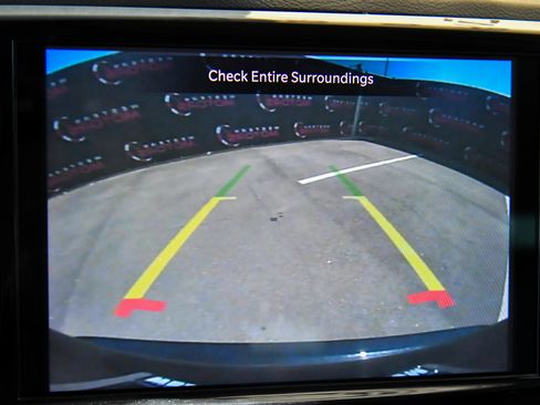 Used 2023 Chrysler Pacifica Touring-L FWD image 19