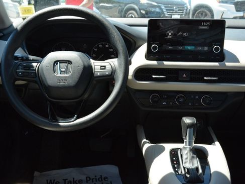 Used 2023 Honda HR-V LX image 9