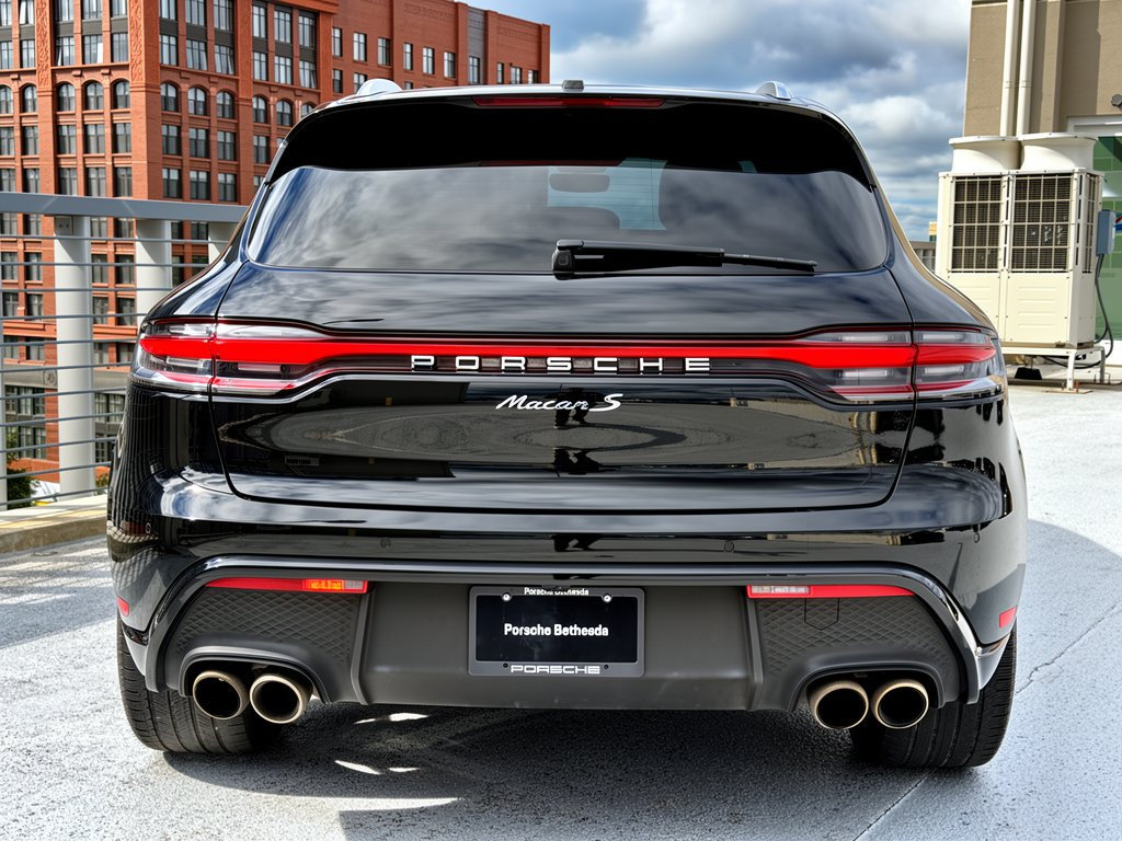 Certified 2023 Porsche Macan S AWD/4WD image 11
