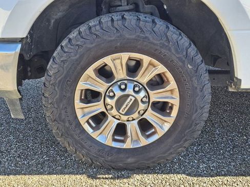 Used 2022 Ford F250 XLT w/ XLT Premium Package image 32