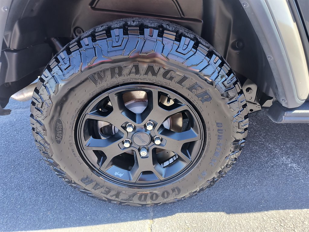Used 2019 Jeep Wrangler Unlimited Sahara w/ Quick Order Package 24M Moab AWD/4WD image 11