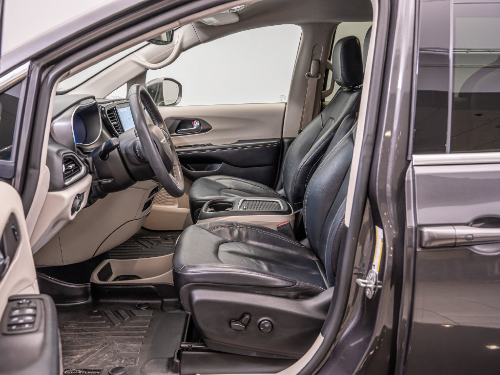 Used 2022 Chrysler Pacifica Touring-L FWD image 21