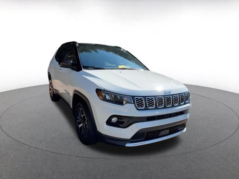 Used 2025 Jeep Compass Limited image 3