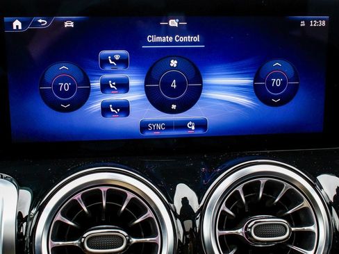 Used 2024 Mercedes-Benz GLB 250 4MATIC w/ Driver Assistance Package image 24