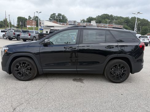 Used 2022 GMC Terrain SLT w/ Elevation Edition FWD image 4