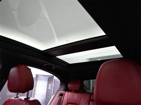 Used 2022 Alfa Romeo Stelvio Veloce image 21