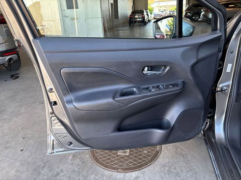 Used 2025 Nissan Versa SV FWD image 18