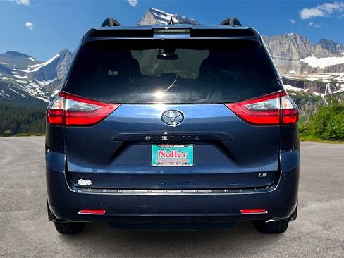 Used 2020 Toyota Sienna LE image 4