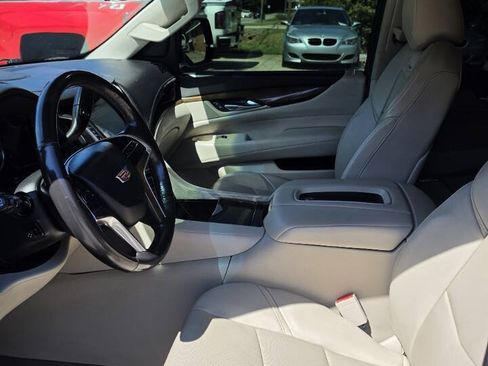 Used 2019 Cadillac Escalade Luxury AWD/4WD image 13