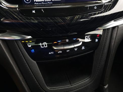 Used 2023 Cadillac XT6 Premium Luxury w/ Technology Package AWD/4WD image 32