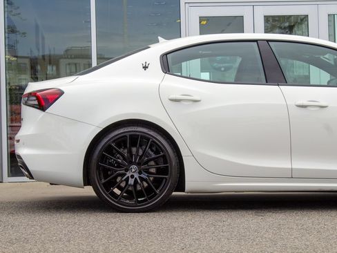 Used 2024 Maserati Ghibli Modena Q4 AWD/4WD image 6