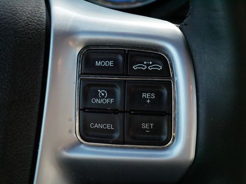 Used 2013 Chrysler 300 C w/ Light Group image 25