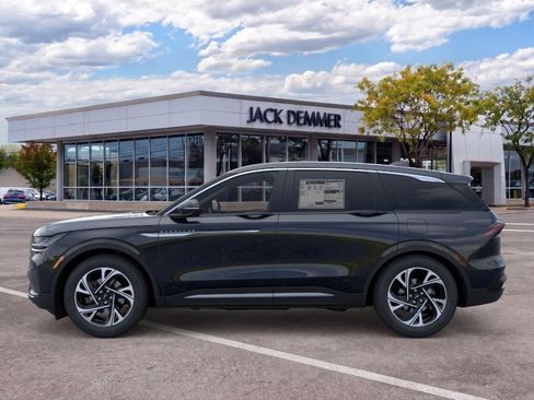 Used 2026 Lincoln Nautilus Premier AWD/4WD image 3