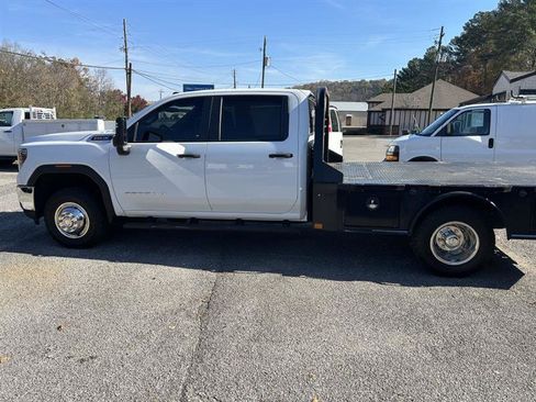Used 2021 GMC Sierra 3500 Base Crew Cab 4WD w/ Convenience Package image 2
