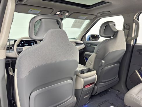 Used 2024 Kia EV9 Land image 37