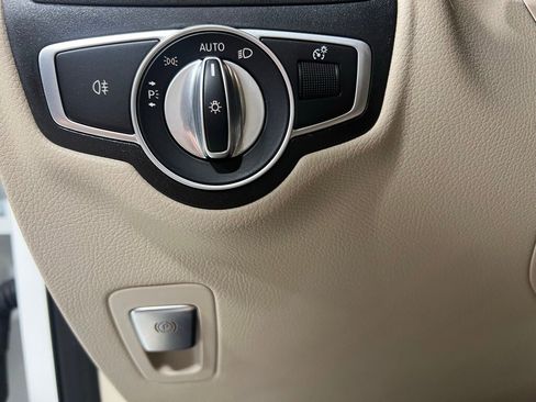 Used 2022 Mercedes-Benz GLC 300 4MATIC image 19