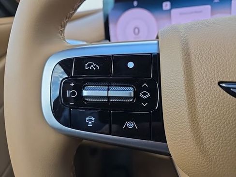 Used 2025 Genesis G80 2.5T image 29