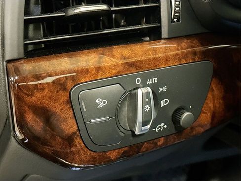 Used 2019 Audi A4 2.0T Premium w/ Convenience Package image 10