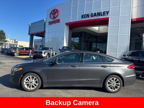 Used 2020 Ford Fusion SE FWD image 3
