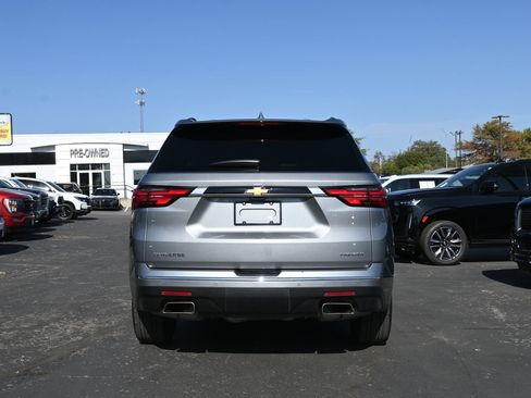 Used 2023 Chevrolet Traverse Premier FWD image 2