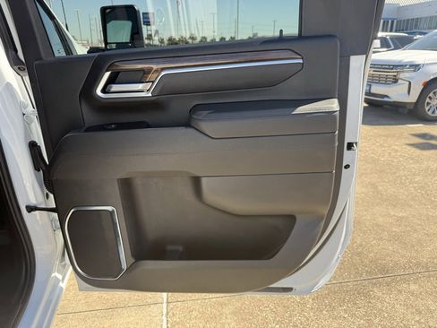 Used 2025 Chevrolet Silverado 2500 LT w/ Convenience Package image 45