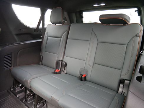 New 2026 GMC Yukon XL AT4 w/ AT4 Premium Plus Package AWD/4WD image 8