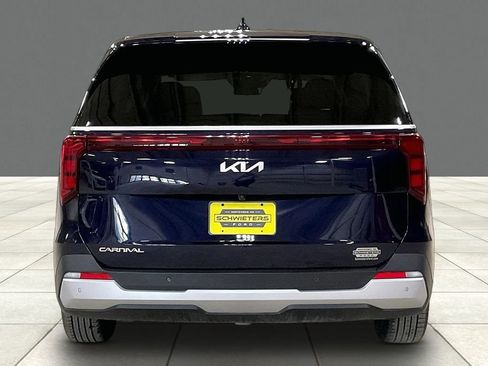 Used 2025 Kia Carnival FWD image 4