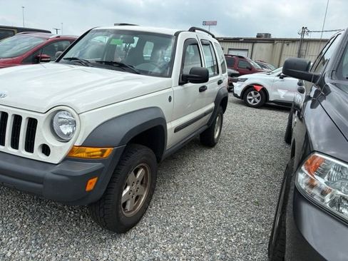 Used 2006 Jeep Liberty Sport AWD/4WD image 3