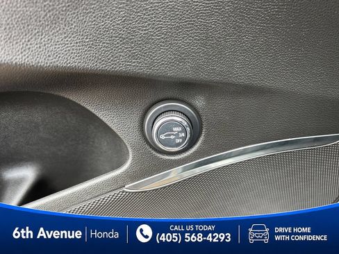 Used 2023 Buick Enclave Essence w/ Sport Touring Edition FWD image 28